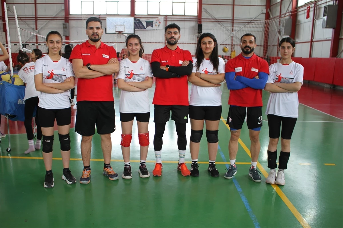 TVF Fabrika Voleybol Okulu\'nda Sporcular Milli Takım Hayali İçin Mücadele Ediyor