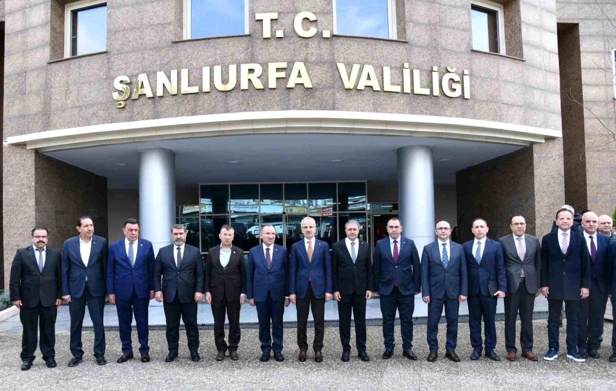 Ulaştırma Bakanı Uraloğlu, Şanlıurfa\'ya çalışmaları incelemek için geldi