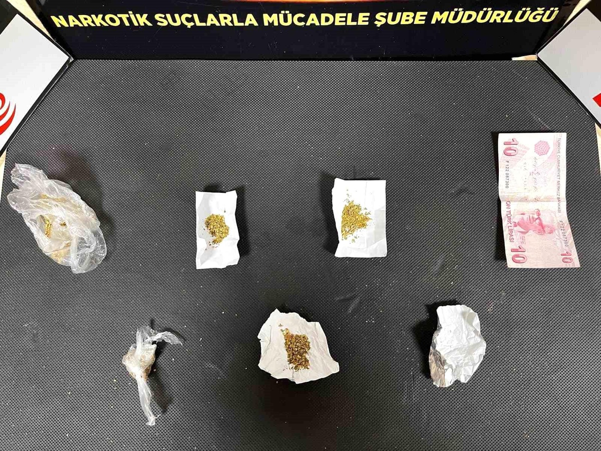 Düzce\'de Uyuşturucu Ticareti Yapan Genç Tutuklandı