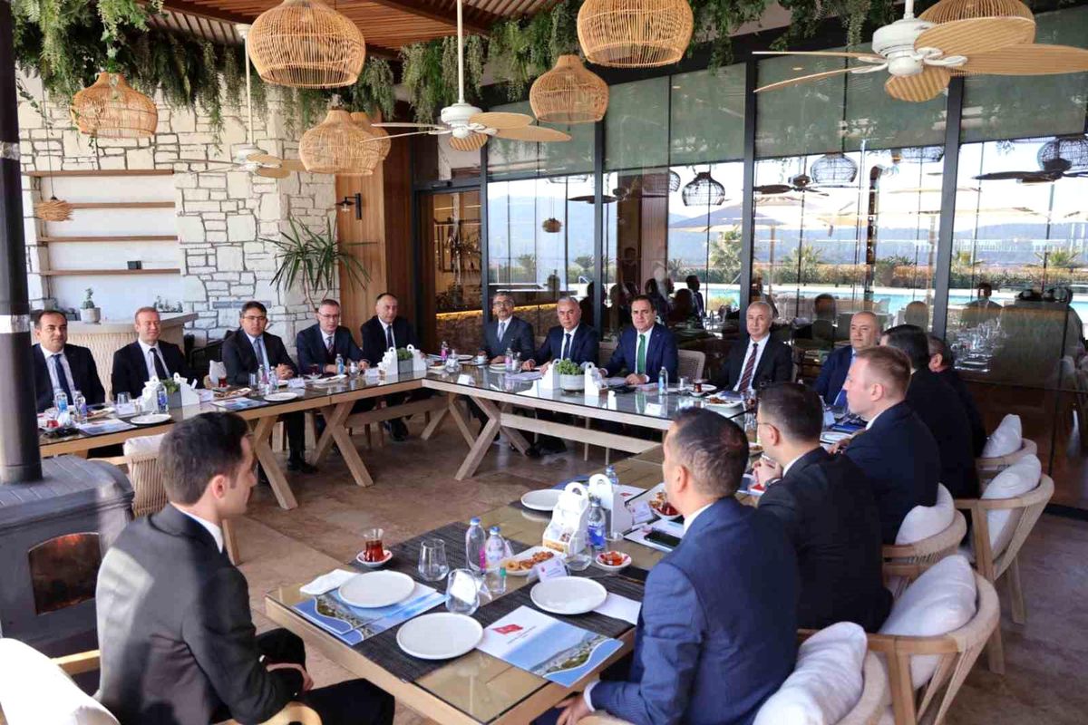 Muğla Valisi İdris Akbıyık, ilçelerdeki yatırımları ve seçim tedbirlerini değerlendirdi