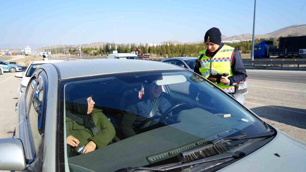 Kırıkkale\'de Ulaşım Güzergahlarında Narkotik Denetimi