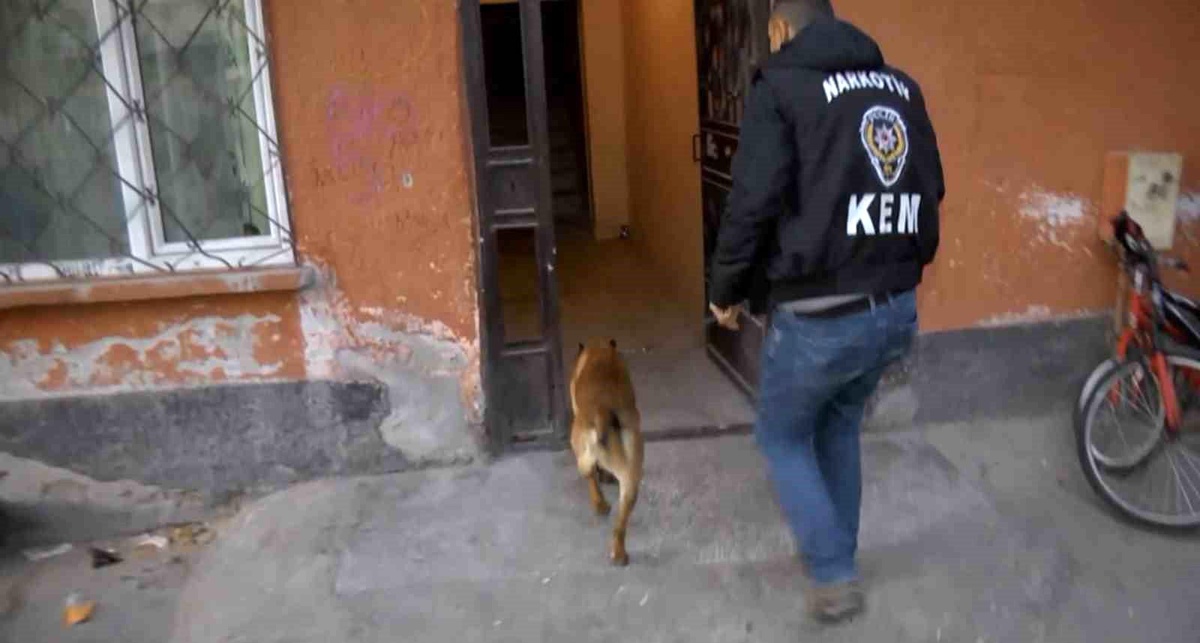 Aksaray\'da Uyuşturucu Operasyonu: 12 Şüpheli Yakalandı