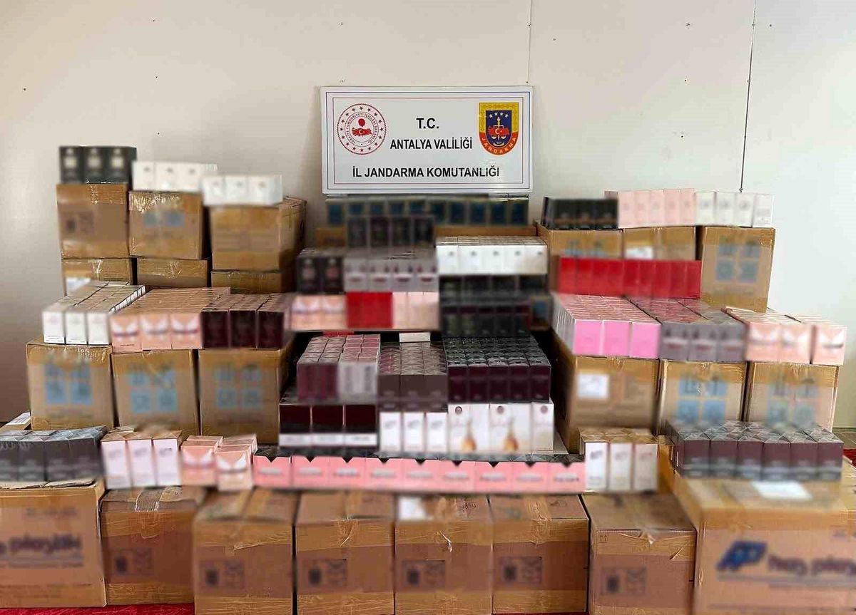 Alanya\'da 4 Milyon Lira Değerinde Kaçak Parfüm Ele Geçirildi