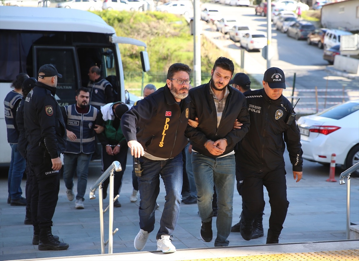Alanya\'da silahlı kavgada bir kişi öldü, 10 zanlı gözaltına alındı