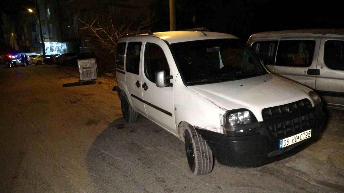 Alkollü Motosiklet Sürücüsü Park Halindeki Araçlara Çarptı