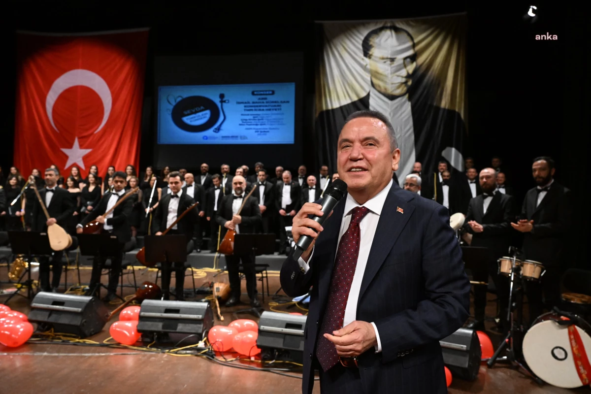Antalya Büyükşehir Belediye Başkanı Muhittin Böcek, İsmail Baha Sürelsan Konservatuvarı Türk Halk Müziği İcra Heyeti\'nin \'Sevda Türküleri Konseri\'ne katıldı