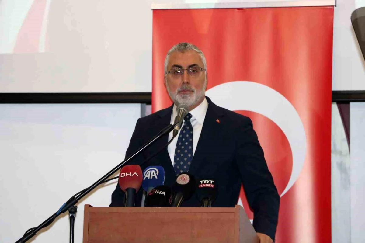 Çalışma ve Sosyal Güvenlik Bakanı Vedat Işıkhan İzmir\'de Esnaf Ziyareti Yaptı