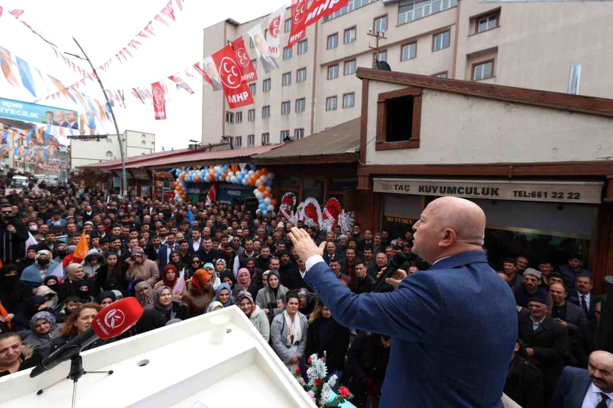 Erzurum Büyükşehir Belediye Başkanı Mehmet Sekmen, Pasinler\'de AK Parti Seçim Koordinasyon Merkezi\'nin açılışını yaptı