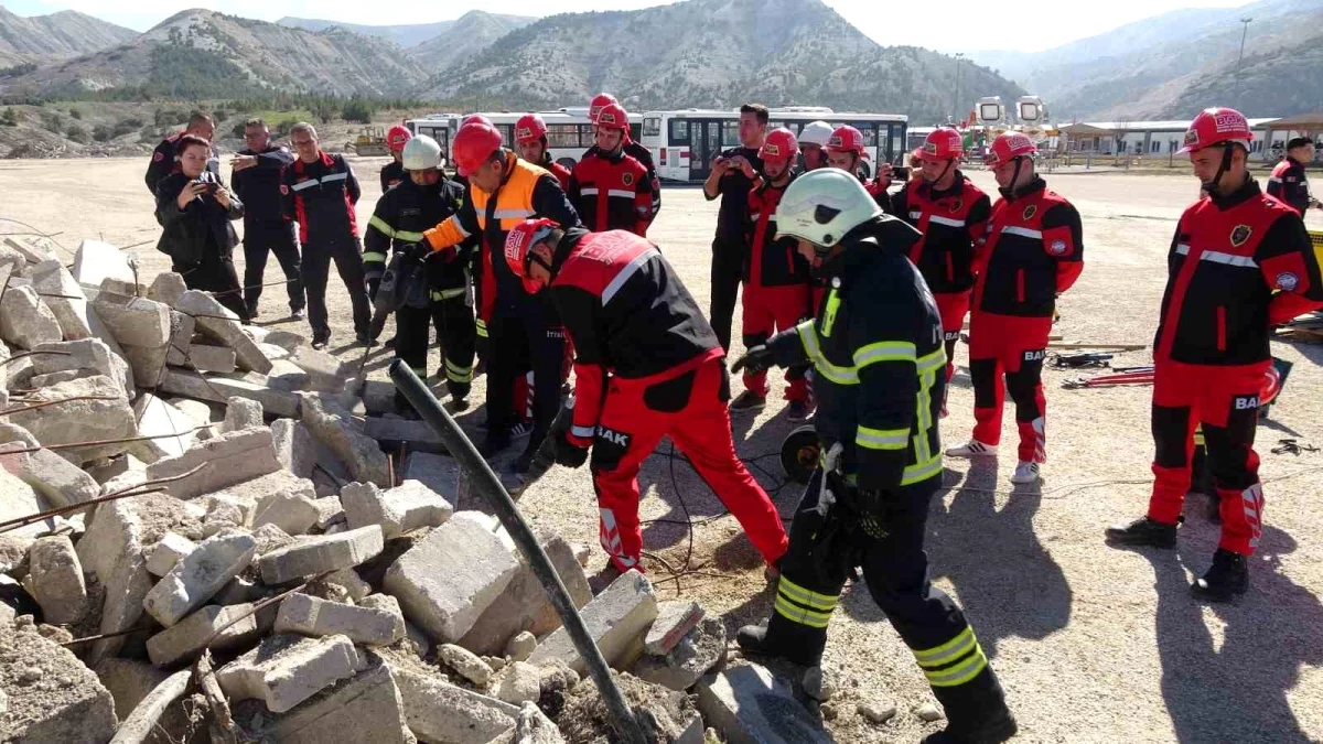 Burdur\'da 150 profesyonel gönüllü ile arama kurtarma ekibi kuruldu