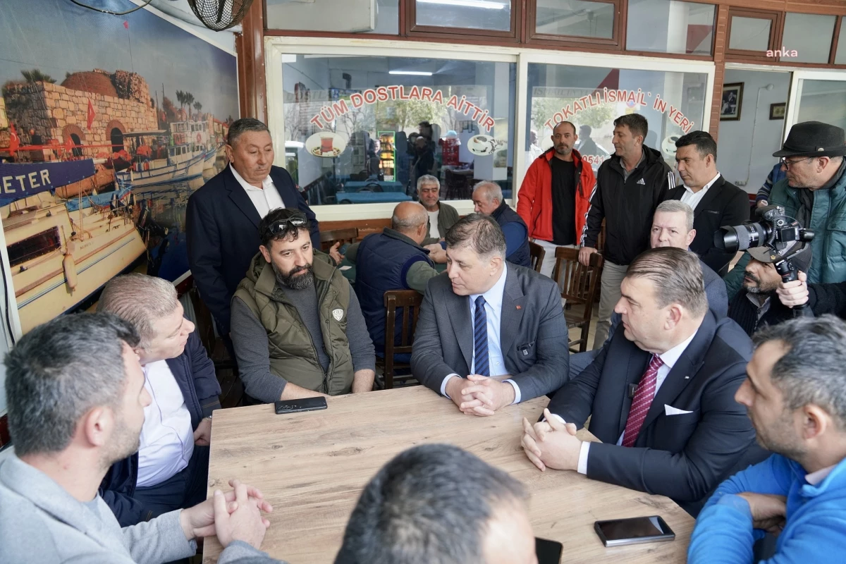 CHP İzmir Büyükşehir Belediye Başkan Adayı Cemil Tugay ve CHP Seferihisar Belediye Başkan Adayı İsmail Yetişkin, Seferihisarlılarla buluştu