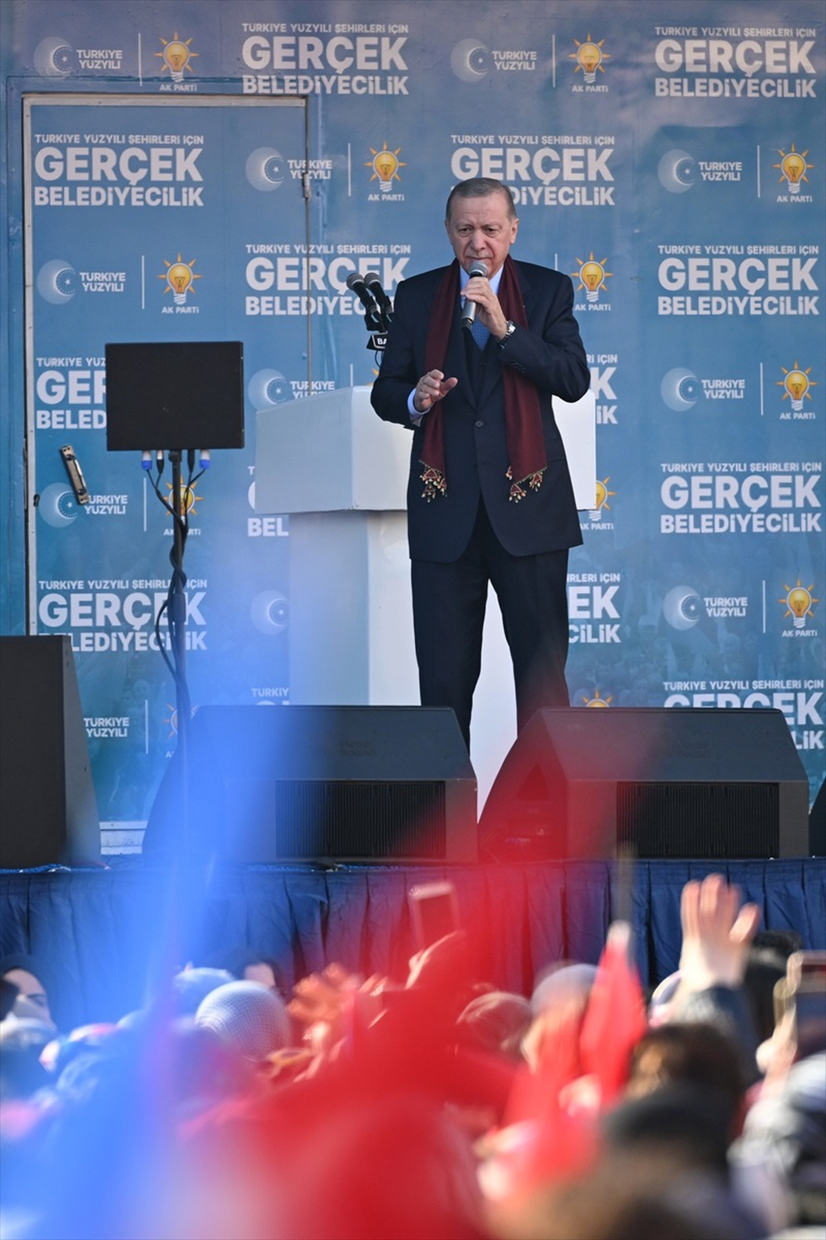 Cumhurbaşkanı Erdoğan: \'Birileri \'son dakikaya kaldık, aday listelerini yetiştiremedik\' numarasıyla kendi akıllarınca milleti kandırmaya çalışıyor.\'