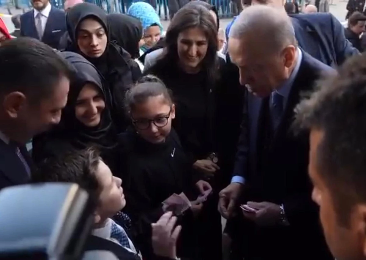 Cumhurbaşkanı Erdoğan, Balıkesir\'de çocuklarla sohbet etti