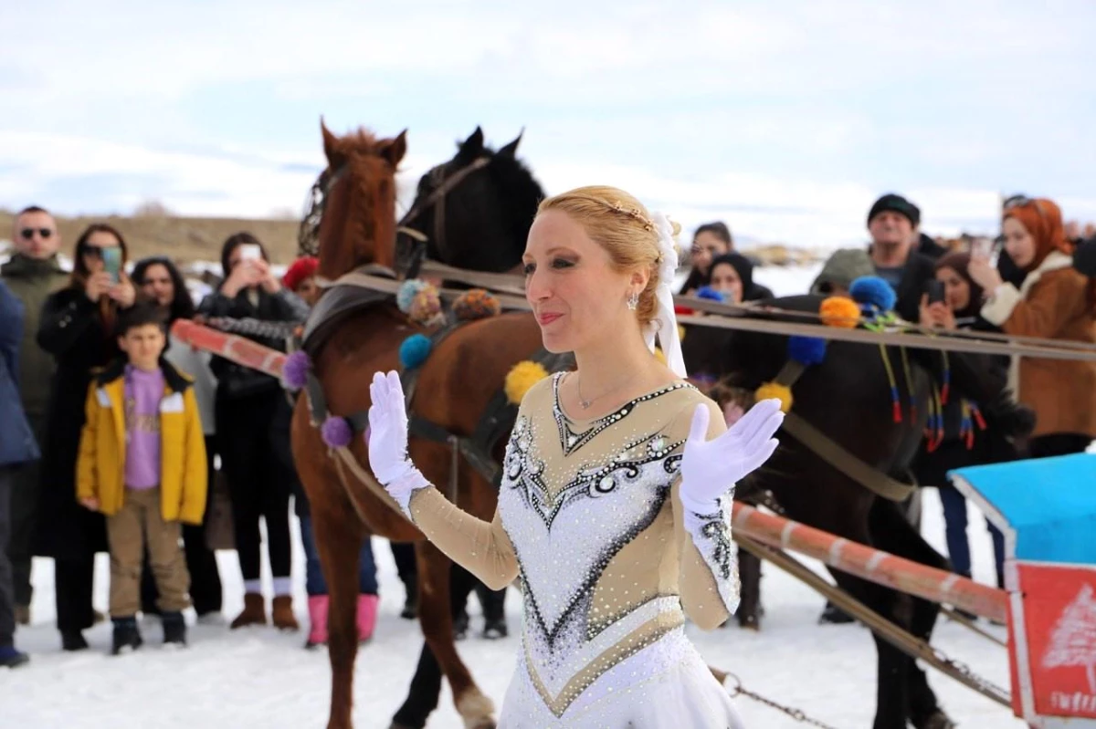 Artistik Buz Pateni Şampiyonları Çıldır Gölü\'nde Gösteri Yaptı