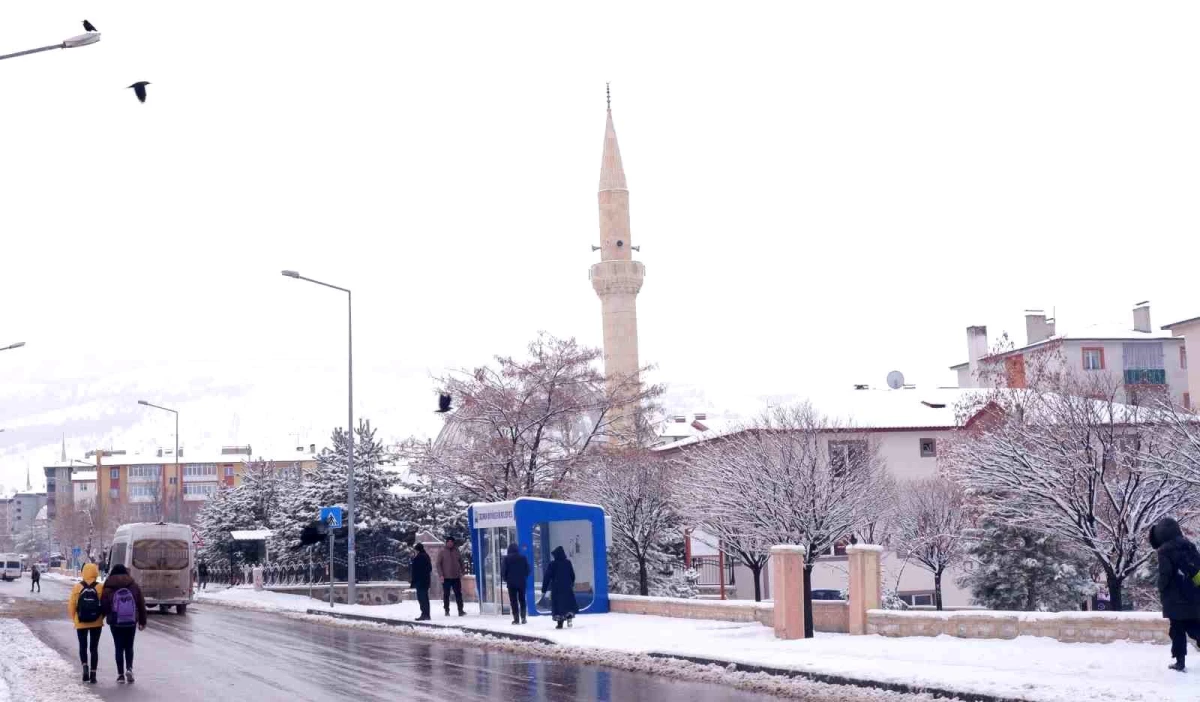 Erzurum\'da Kar Yağışı Etkili Oldu