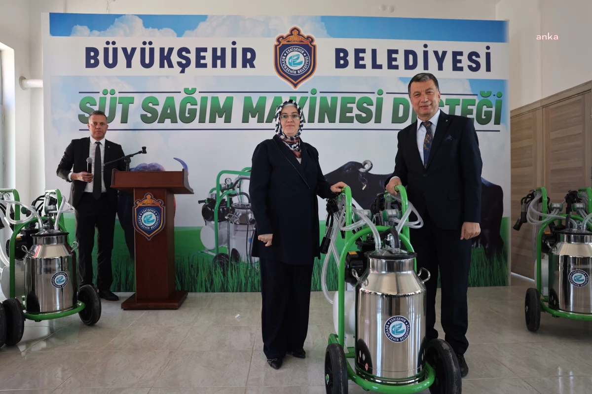 Eskişehir Büyükşehir Belediyesi Manda Yetiştiricilerine Süt Sağım Makinesi Desteği Verdi