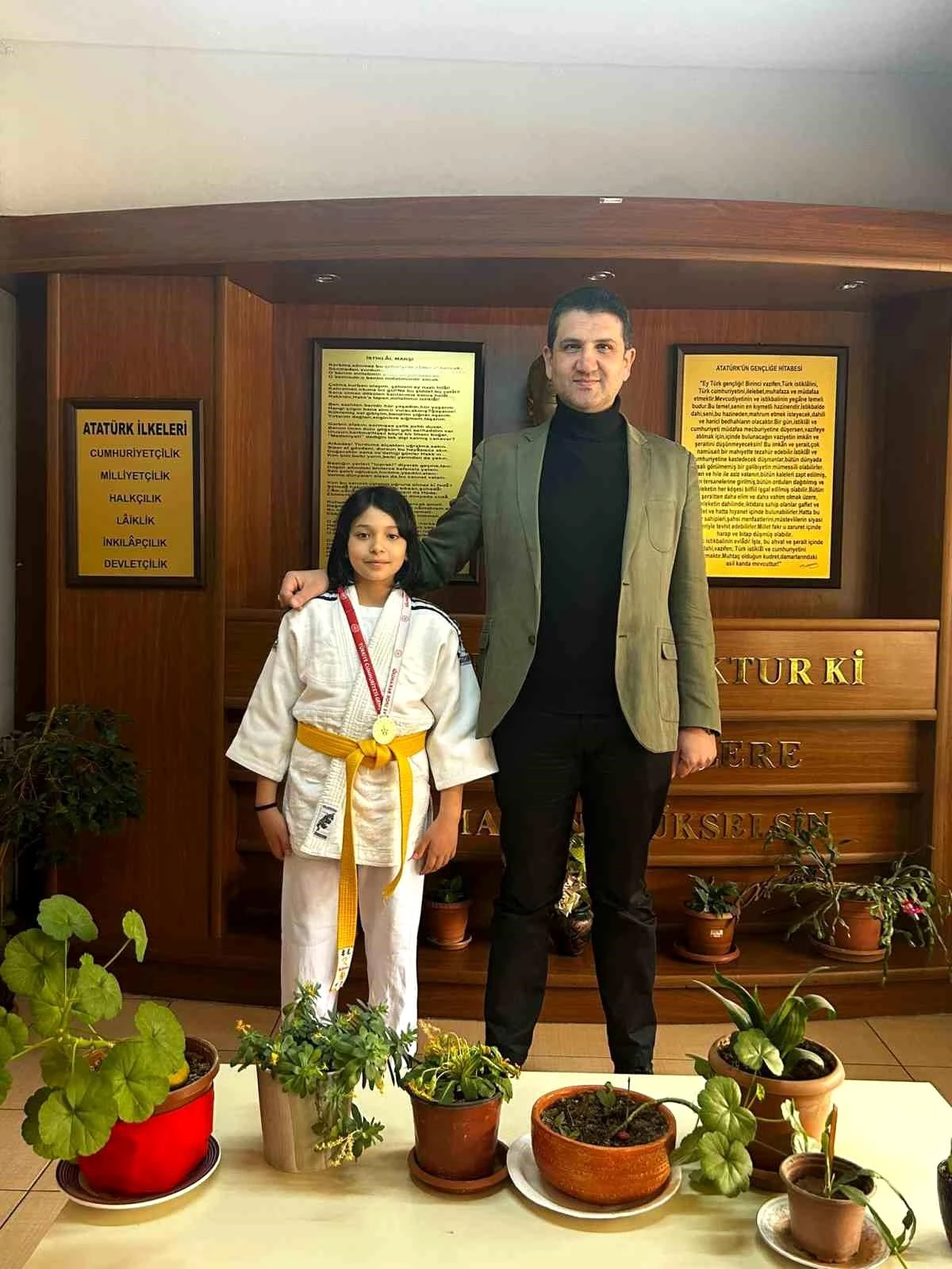 Eskişehir Ticaret Borsası Ortaokulu Öğrencisi Aynişah Akkoca Minikler Kız Judo İl Birincisi