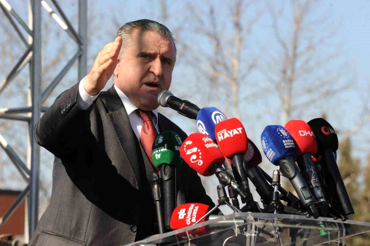 Gençlik ve Spor Bakanı Osman Aşkın Bak, Bursa\'da Spor Tesisi Açılışını Gerçekleştirdi