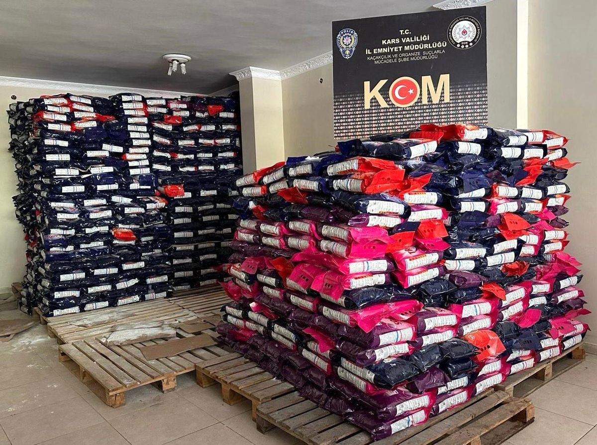 Kars\'ta 18 ton deterjan ve uyuşturucu ele geçirildi