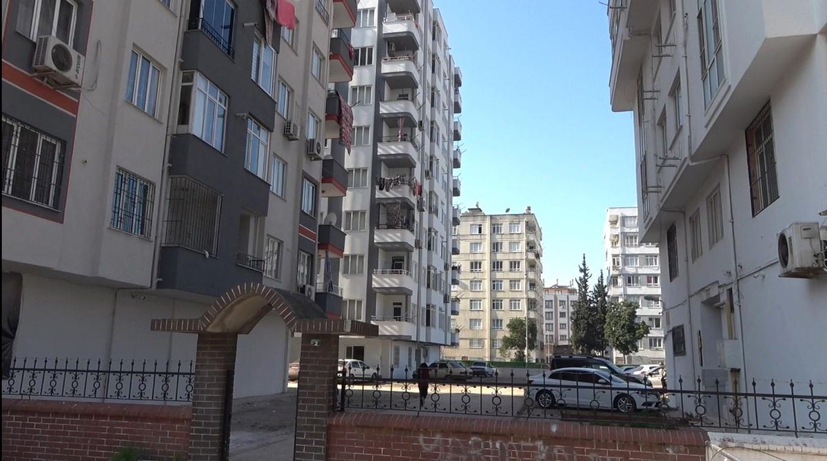 Osmaniye\'de Ayakkabı Hırsızı Güvenlik Kamerasına Yakalandı