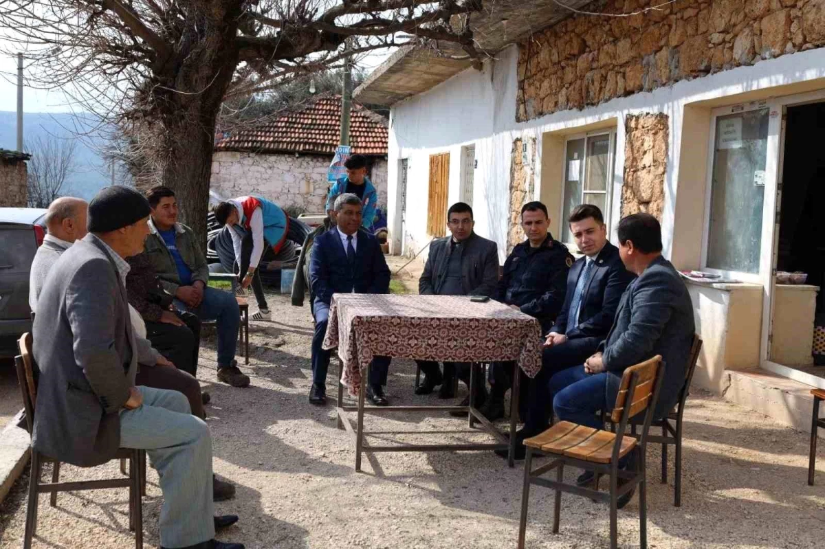 Aydın Karacasu Kaymakamı Mehmet Gündoğdu, Aşağı Görle Mahallesi\'nde Vatandaşlarla Buluştu