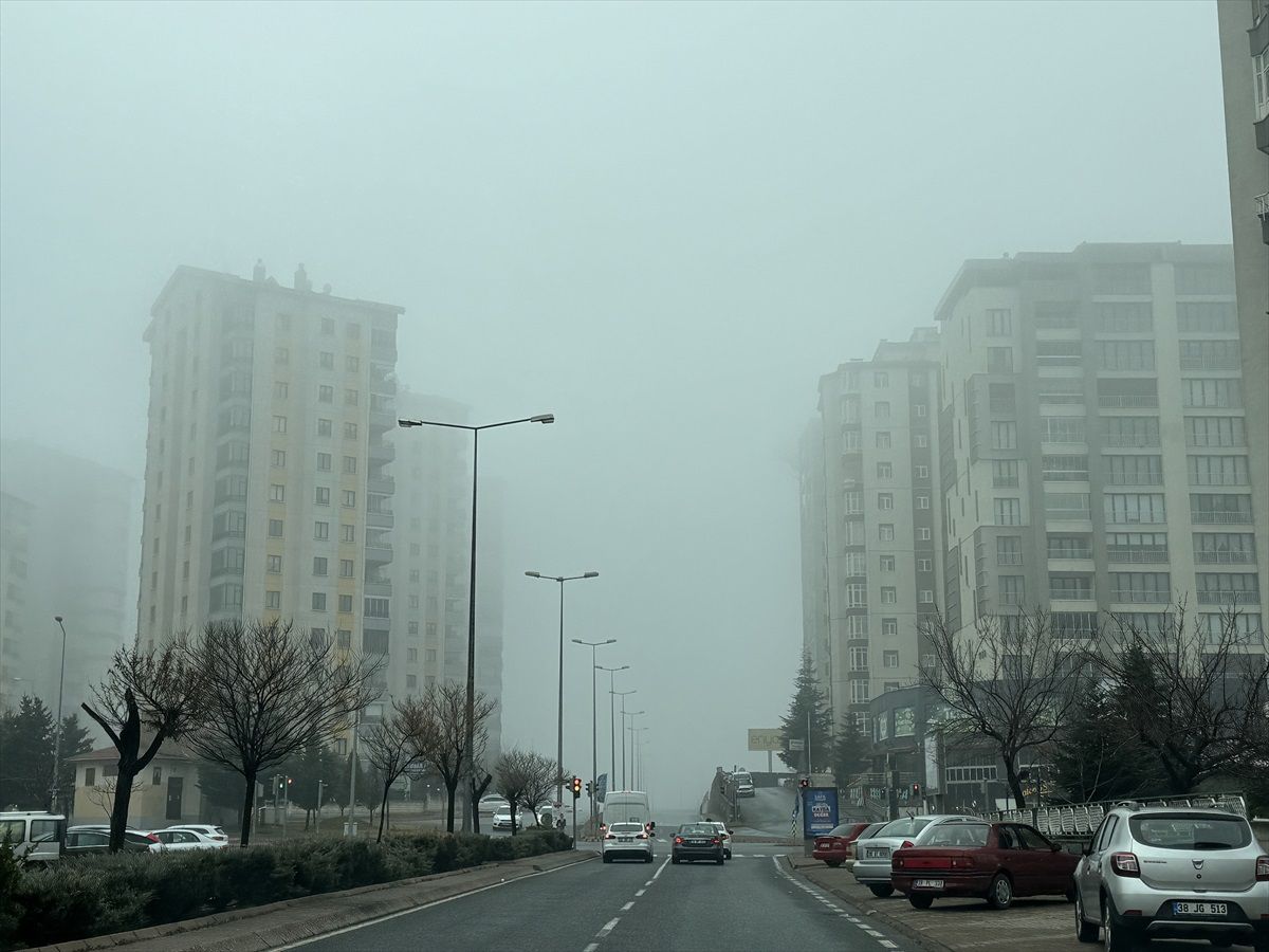 Kayseri\'de sis nedeniyle görüş mesafesi düştü