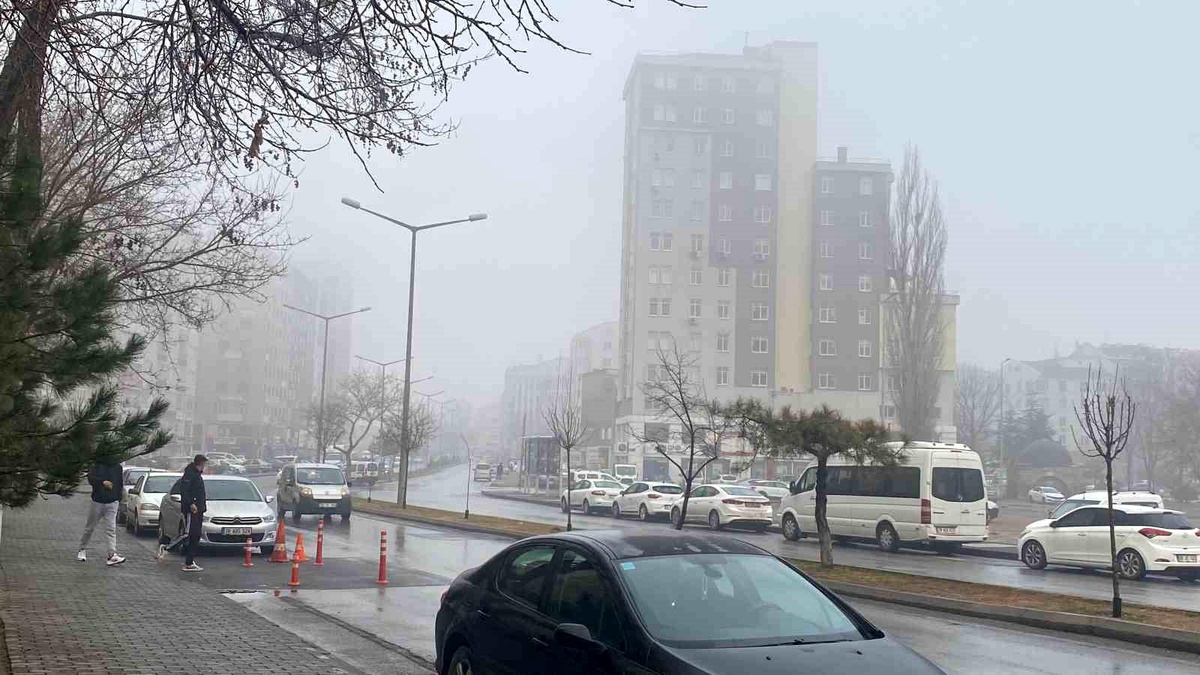 Kayseri\'de Sabah Saatlerinde Yoğun Sis