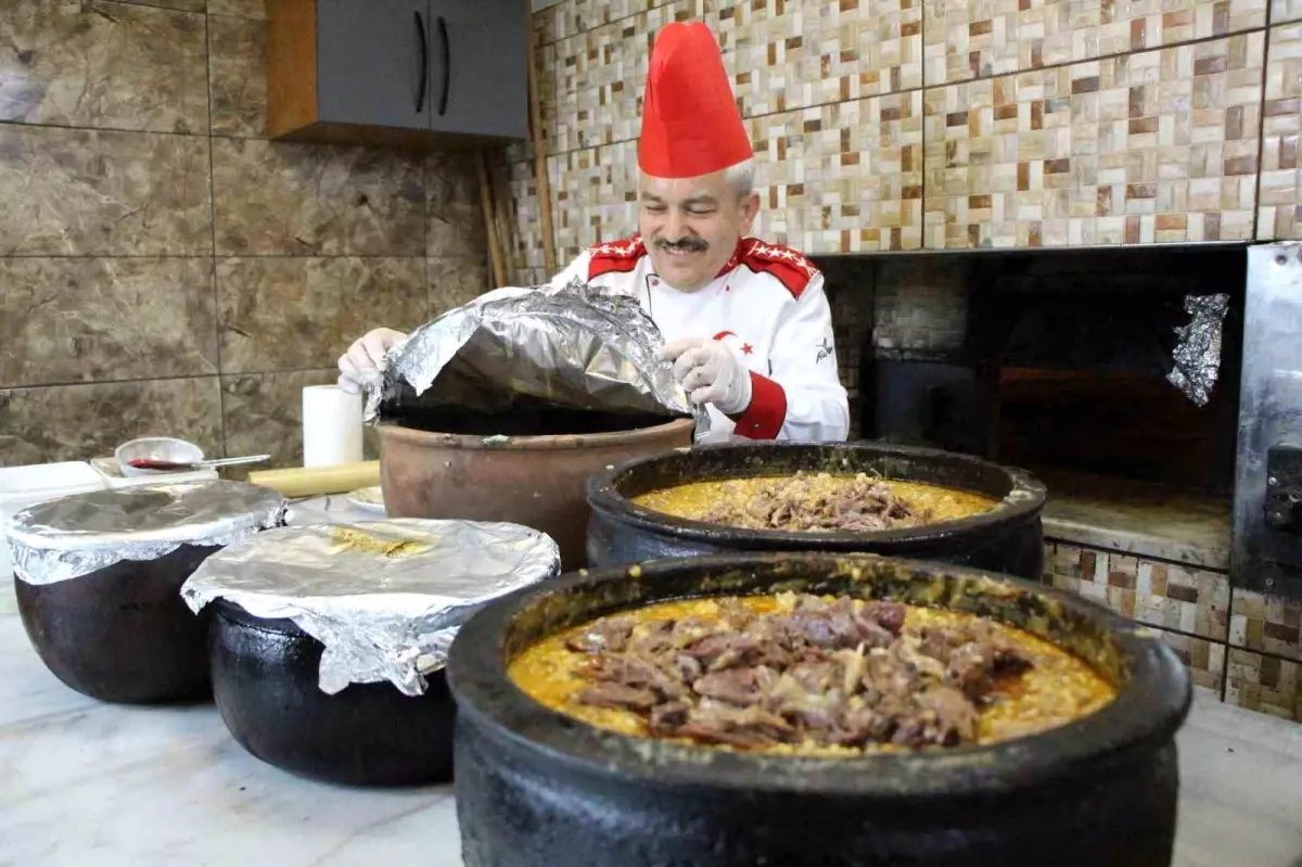 Amasya\'da \'Çılgın Usta\' Keşkeği Kendine Has Yöntemle Açıyor
