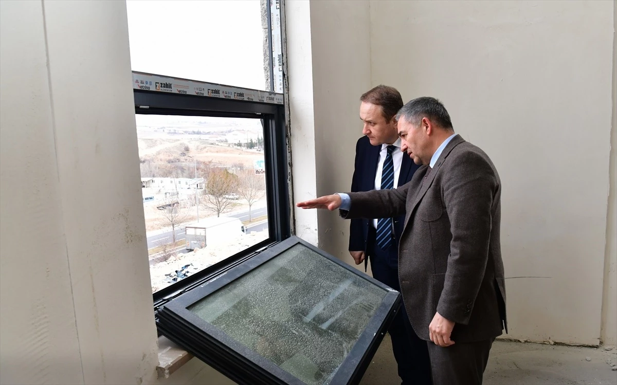 Kırşehir Valisi Hüdayar Mete Buhara, kentteki yatırım çalışmalarını inceledi