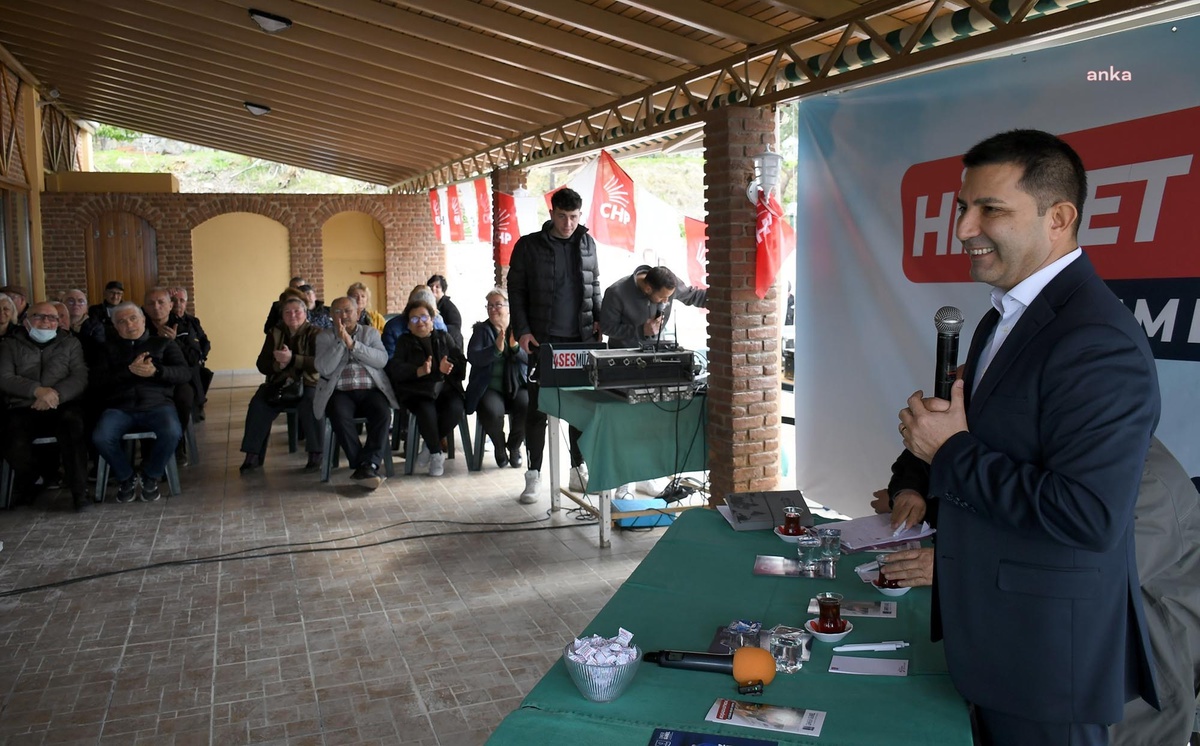 Kuşadası Belediye Başkanı Ömer Günel, Kadınlar Denizi Mahallesi\'nde sakinlerle buluştu