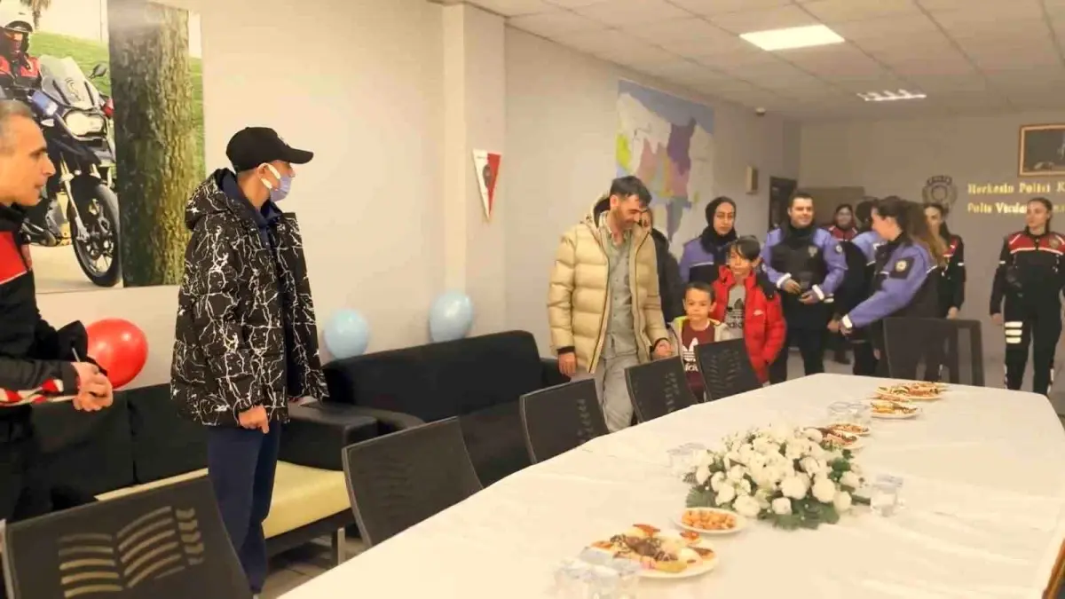 Kocaeli\'de Onkoloji Servisinde Tedavi Gören Genç, Yunus Polisi Olma Hayalini Gerçekleştirdi