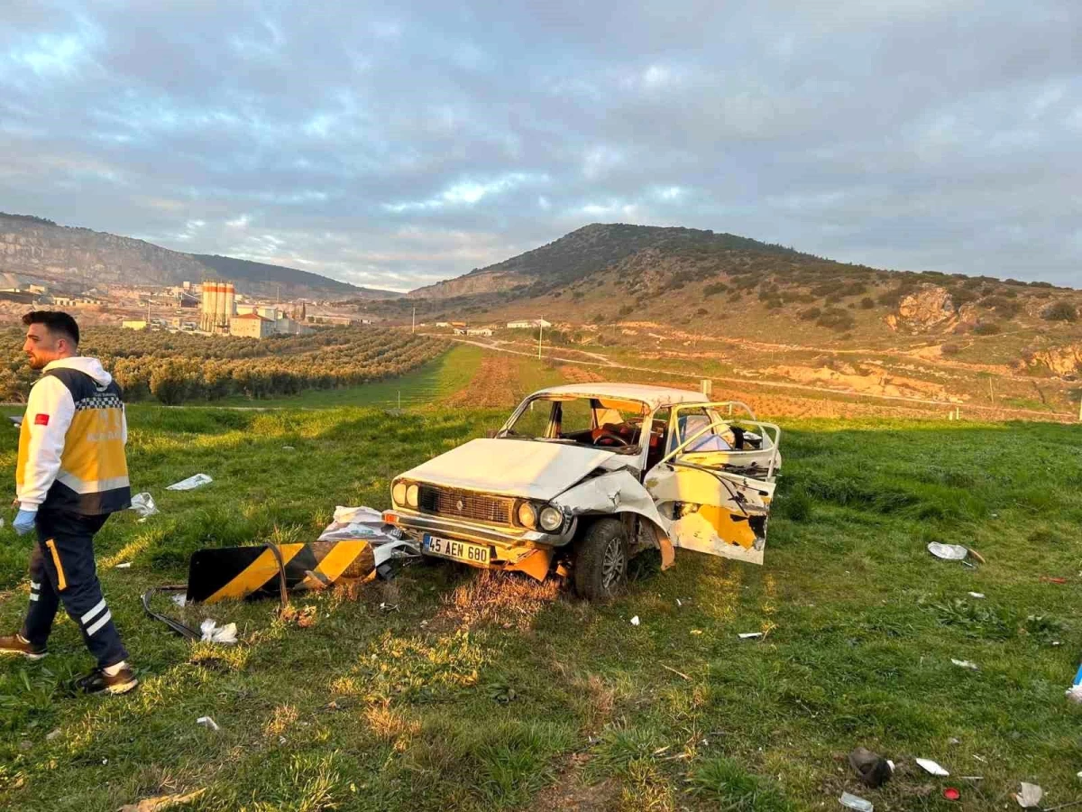 Manisa\'da feci kaza! TIR\'la otomobil çarpıştı, ölü ve yaralılar var