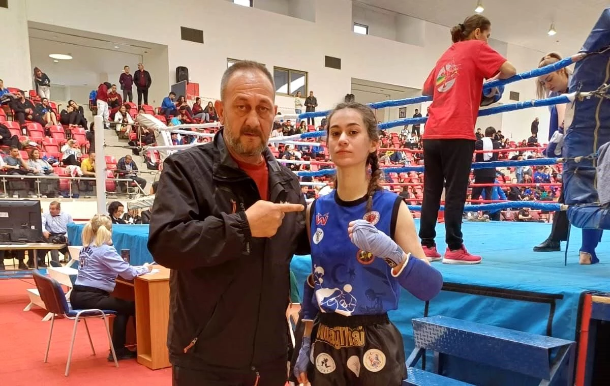 Düzce Üniversitesi öğrencisi Eylül Arinna Hemiş Muaythai Türkiye Şampiyonası\'nda 3. oldu