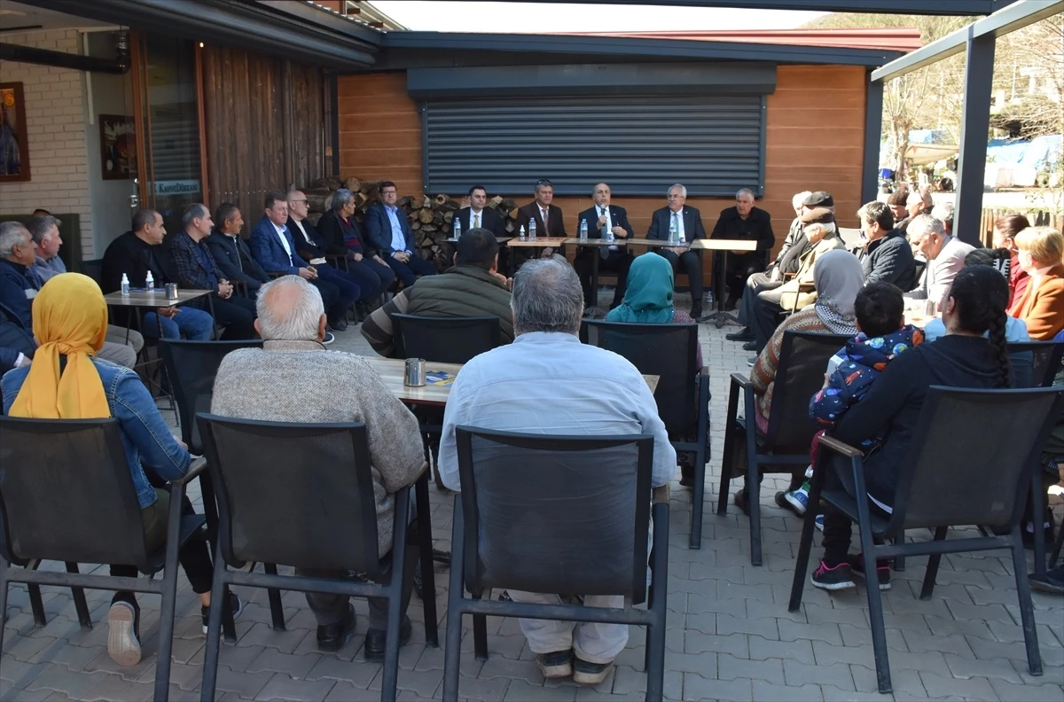 Cumhur İttifakı Muğla Büyükşehir Belediye Başkan Adayı Aydın Ayaydın, Marmaris\'te Seçim Çalışmalarını Sürdürdü