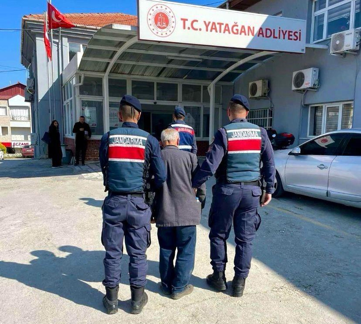 Muğla\'da 11 yıl 8 ay kesinleşmiş hapis cezası ile aranan şahıs yakalandı
