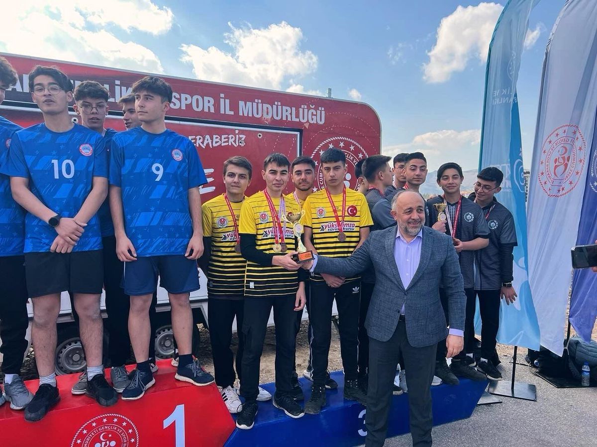 Sandıklı Anadolu İmam Hatip Lisesi Öğrencileri Turnuvada Başarılı Oldu