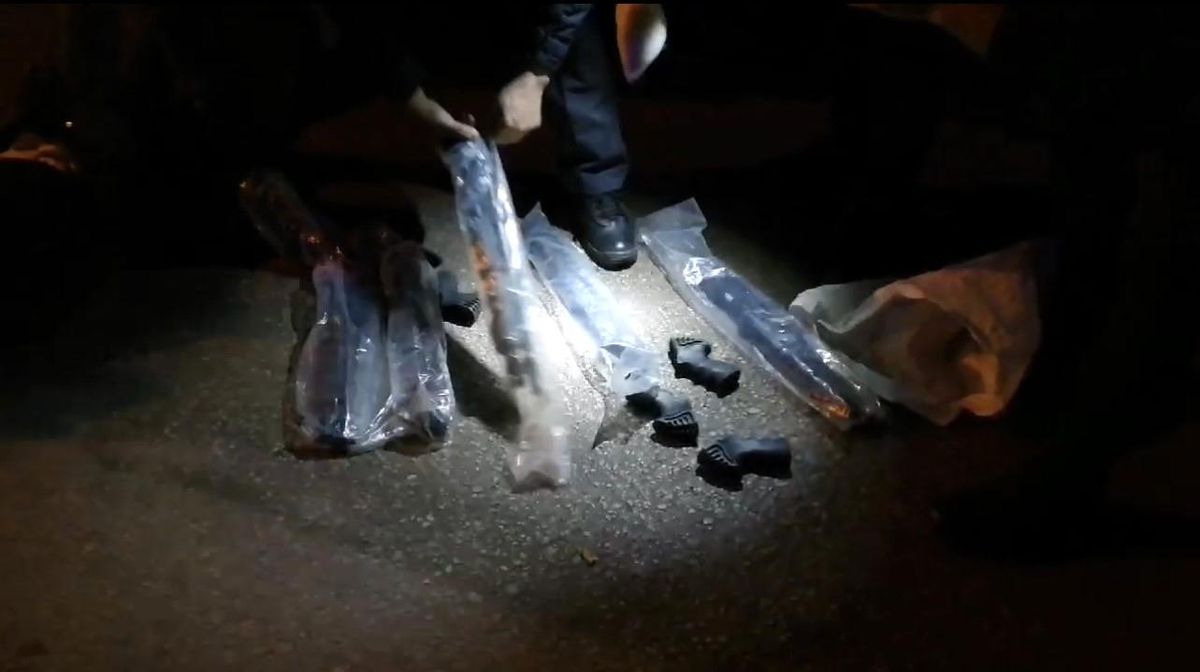 Osmaniye\'de Kaçan Araçta 5 Özel Yapım Silah ve Uyuşturucu Ele Geçirildi