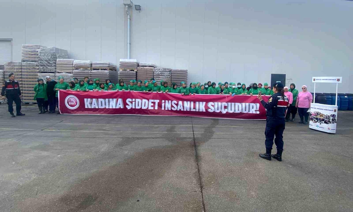 Salihli\'de jandarma ekipleri, Kadın Acil Destek İhbar Sistemi\'ni tanıttı