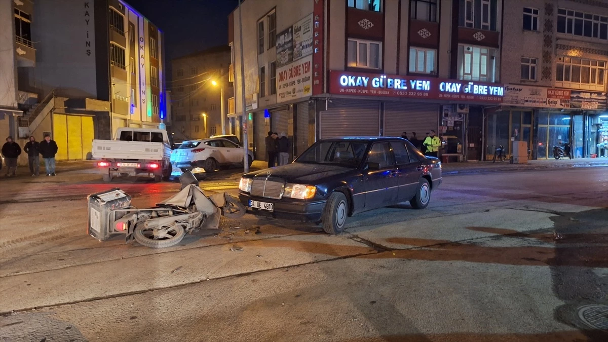Samsun\'da otomobil ile motosiklet çarpışması: Motosiklet sürücüsü yaralandı