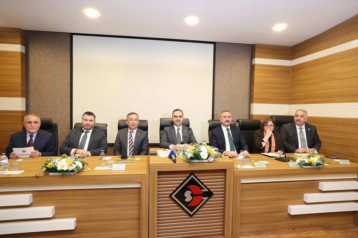 Sanayi ve Teknoloji Bakanı Gaziantep\'te Sanayicilerle Bir Araya Geldi