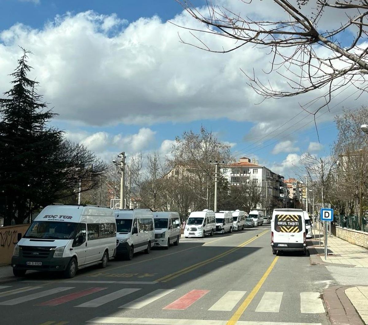 Kırşehir\'de Üniversite Sınavlarına Hazırlanan Öğrencilerin Velileri ve Servis Şoförleri Arasında Anlaşmazlık