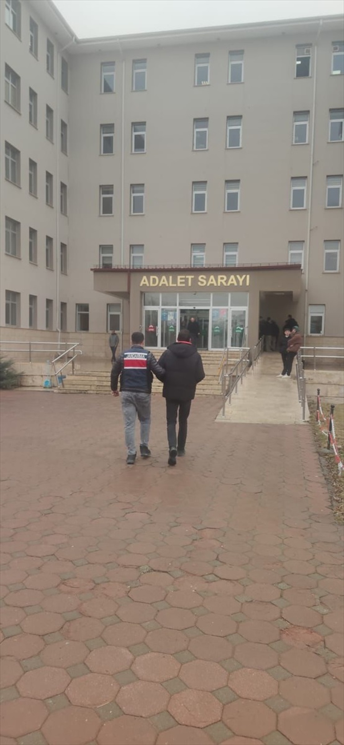 Sivas\'ta 15 yıl 5 ay hapis cezası bulunan hükümlü yakalandı