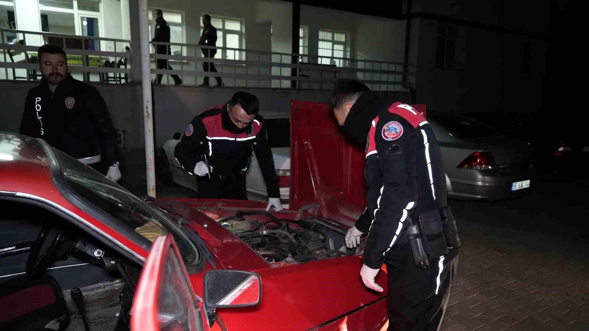 Kırıkkale\'de Tarihi Eser Kaçakçılığı Operasyonu: 170 Sikke ve El Yazması Kitap Ele Geçirildi