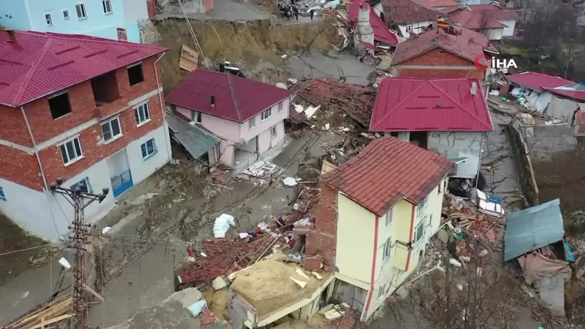 Tokat\'ta heyelan sonrası çıkan su merak uyandırdı