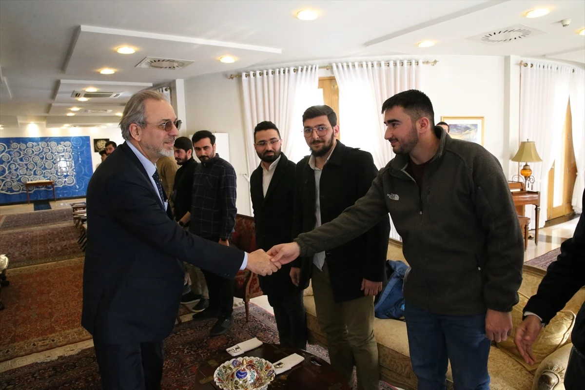 Türkiye\'nin İslamabad Büyükelçisi Mehmet Paçacı, Pakistan\'da öğrenim gören Türk öğrencilerle bir araya geldi