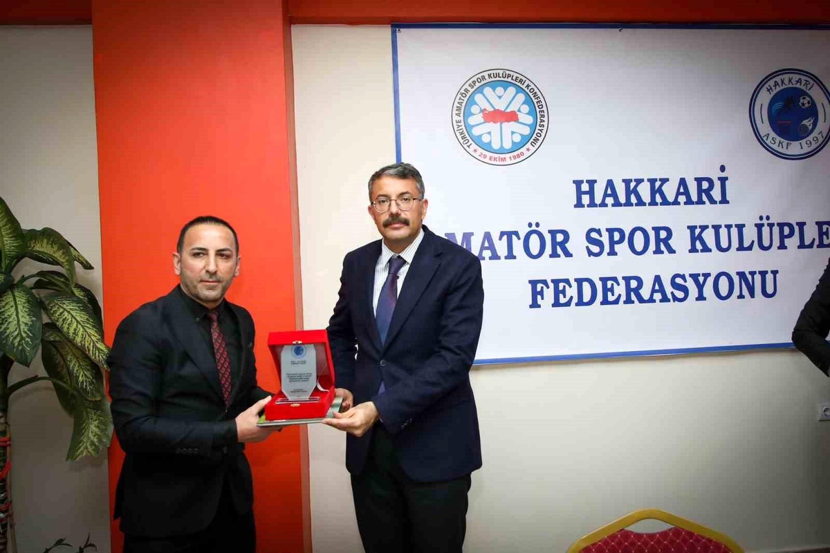 Hakkari Valisi Ali Çelik, Spor Kulüpleriyle Bir Araya Geldi