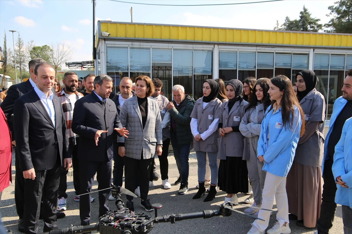 Yüreğir Belediyesi Gençlere Ücretsiz Drone Eğitimi Veriyor