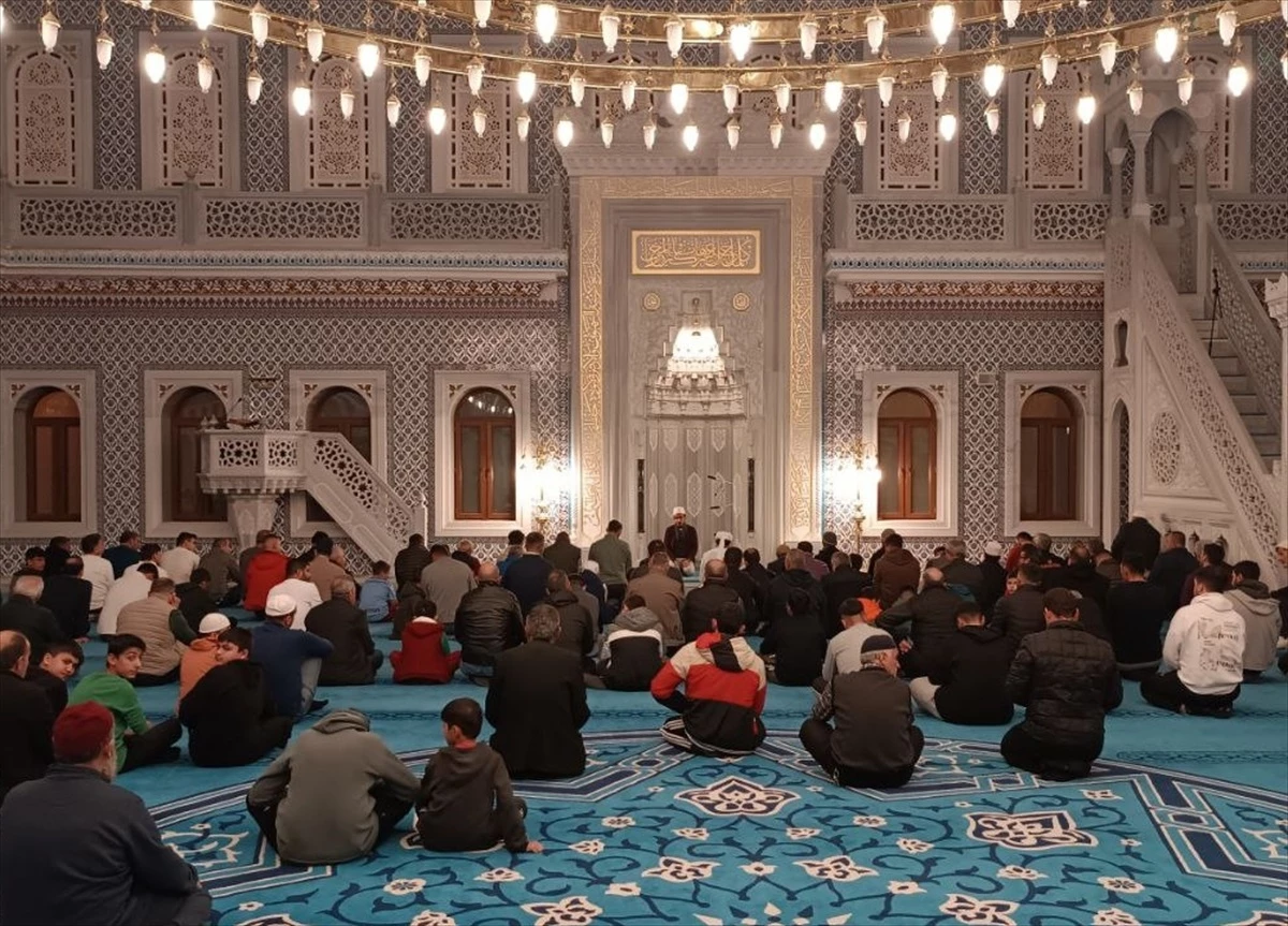Berat Kandili dolayısıyla Adana, Mersin, Hatay ve Osmaniye\'de camilerde program düzenlendi