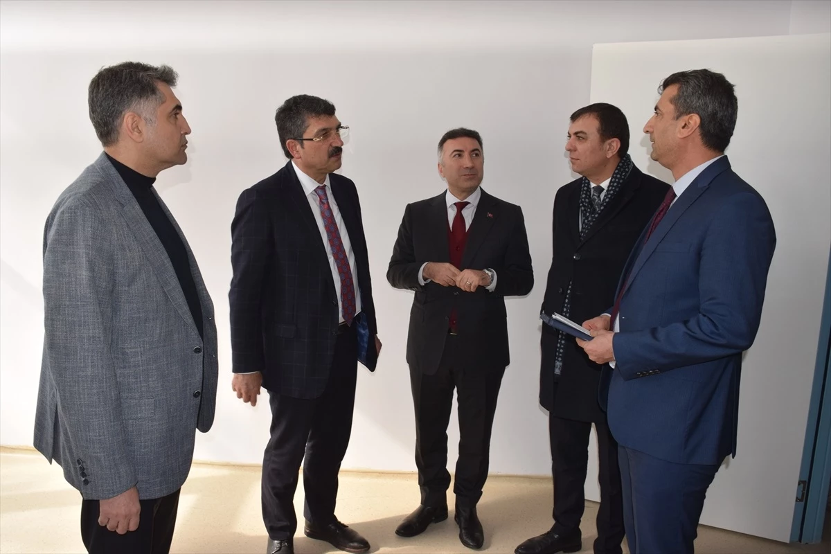 AK Parti Milletvekili Ferhat Nasıroğlu, Batman Üniversitesi Diş Hekimliği Fakültesi\'ni ziyaret etti