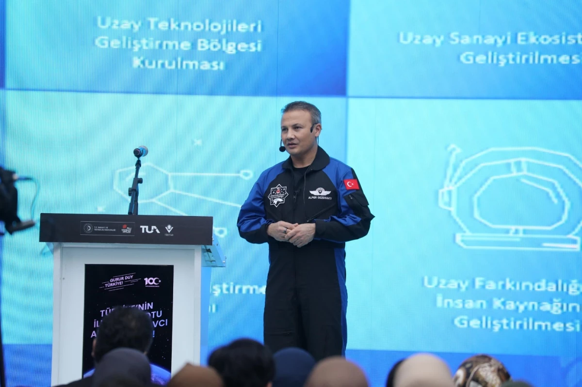Alper Gezeravcı Uzay Yolculuğu Sonrası İlk Gençlik Buluşmasını Konya Bilim Merkezi\'nde Yaptı