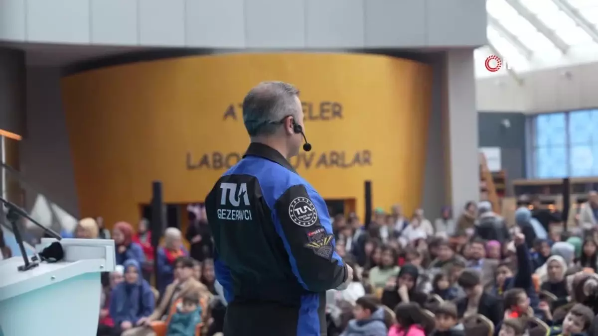 Alper Gezeravcı uzay yolculuğu sonrası ilk gençlik buluşmasını Konya Bilim Merkezi\'nde yaptı